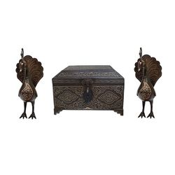 ست 3 تکه مجسمه و صندوقچه فولادی مدل قجر طرح نقره کوب