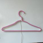 چراغ نئونی دیواری طرح گیره لباس