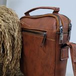 کیف دوشی Jeep مدل 5 زیپ سایز پاسپورتی، جادار و بادوام