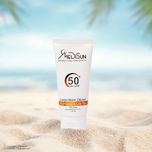 کرم ضد آفتاب بی‌رنگ مدیسان، SPF 50، مناسب پوست‌های چرب و معمولی با حجم 50 میلی‌لیتر، محافظت‌کننده در برابر اشعه‌های UVA و UVB، د