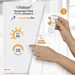 کرم ضد آفتاب رنگی ویتالیر، SPF 50، مدل ویتامین سی، مناسب انواع پوست با تنالیته متوسط و حجم 50 میلیلیتر، ضد آب، مرطوبکننده، غی