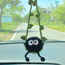 آویز ماشین قلاب‌بافی طرح سوسواتاری (Soot Sprite)