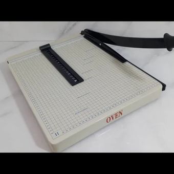 برش دهنده کاغذ سایز A3 برند OVEN با نگهدارنده کاغذ