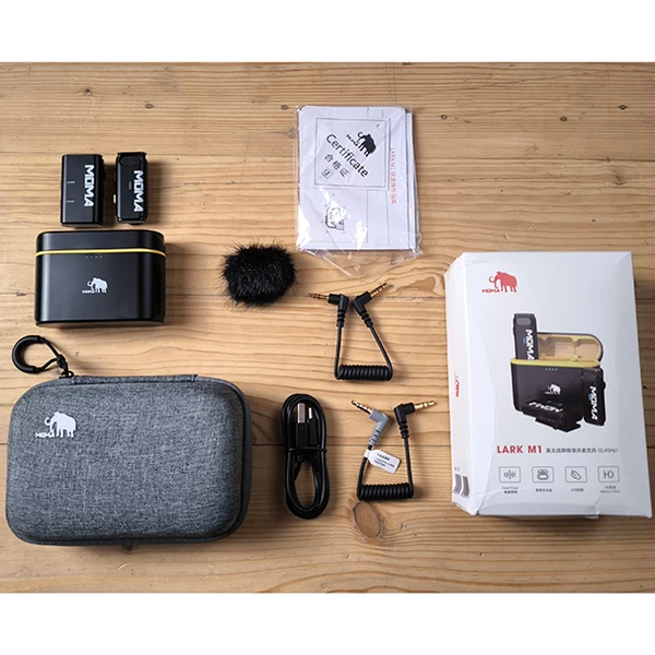 میکروفون بی سیم Moma Lark M1 به همراه کیس شارژ