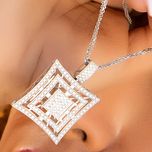 گردنبند مربع