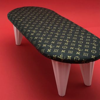 زیر دستی روسی کاشت ناخن