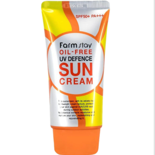 کرم ضد آفتاب بی رنگ فارم استی spf 50 مدل OIL-FREE