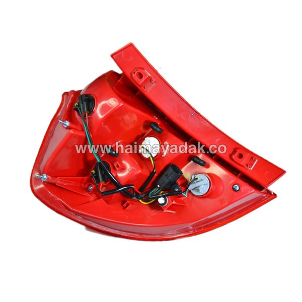 چراغ عقب راست روی گلگیر اچ سی کراس شرکتی