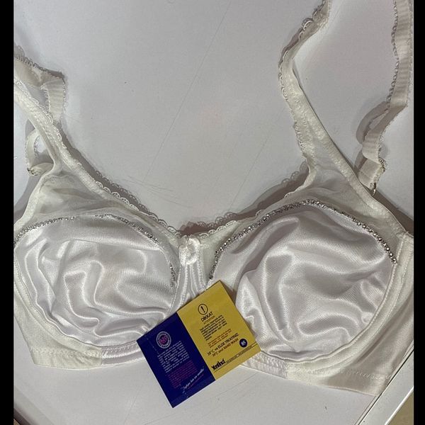 سوتین ینی اینچیyeniinchi