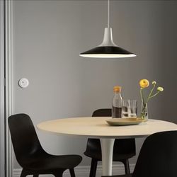 لوستر ایکیا IKEA مدل FYRTIOFYRA در دو رنگ مشکی/سفید