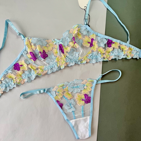 لباس زیر زنانه