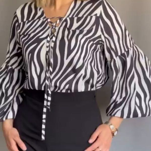 شومیز طرح دار یقه هفت