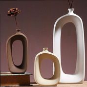 گلدان کنار سالنی