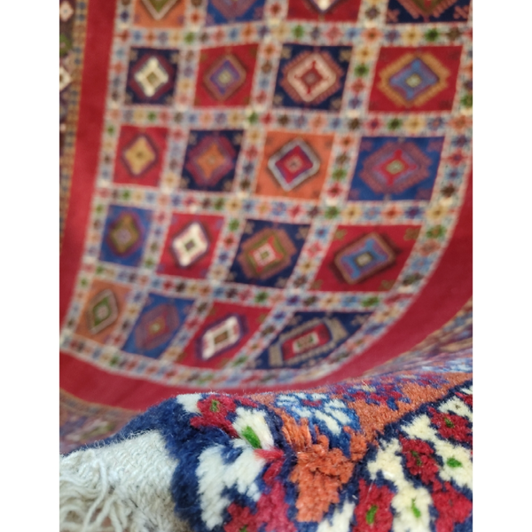 فرش دستباف سایز قالیچه سه متری(تمام پشم یلمه طرح اسپرت دور خلوت خشتی)کد 1677