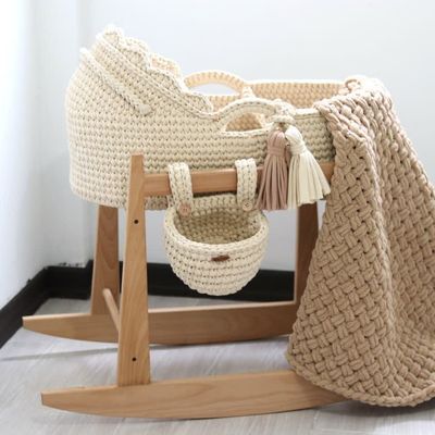 گهواره با تشک و بالشت و آویز