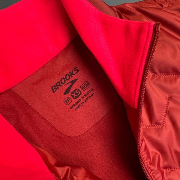 پافر زنانه بروکس 093 shield hybrid