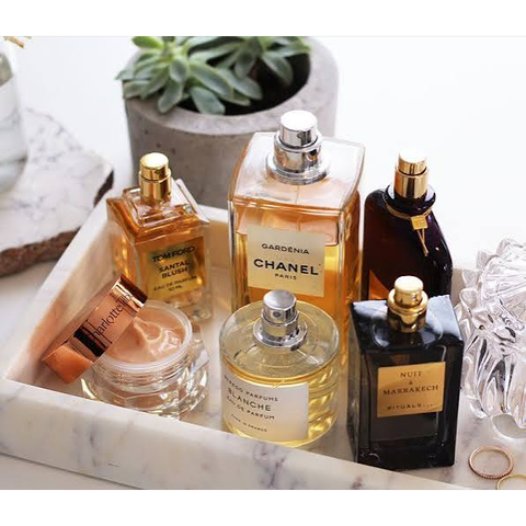 عطر و آرایشی