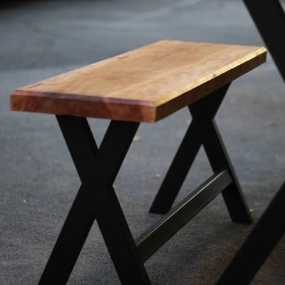 نیمکت چوب طبیعی با پایه فلزی