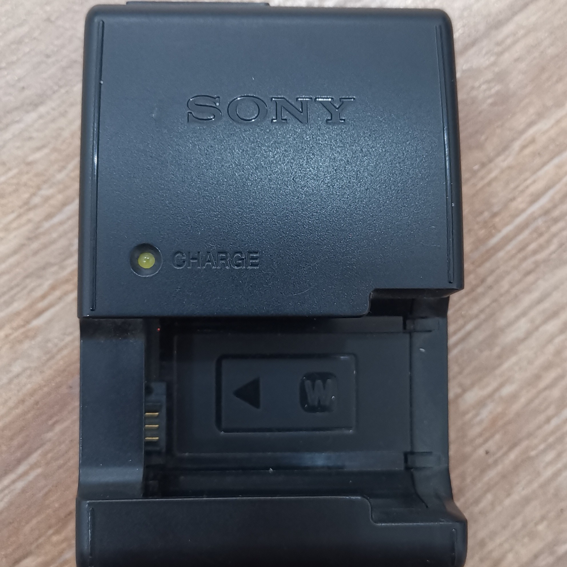 شارژر Sony BC-VW1 – شارژی کوچک، کاربردی و اصیل
