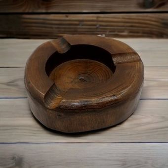 زیر سیگاری تنه درخت