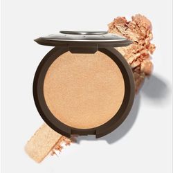 هایلایتر بکا شیمیرینگ اسمش باکس مدل CHAMPAGNE POP