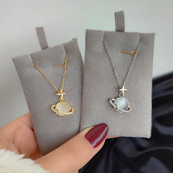 گردنبند زحل ماه ۱۲۰۵