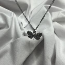 گردنبندپروانه