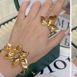 ست النگو بنگل و انگشتر طرح سه گل