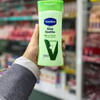 لوسیون بدن وازلین مدل آلوئه ورا آرام بخش حجم 200 میلی لیتر