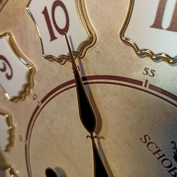 ساعت دیواری شوبرت مدل 4015*710