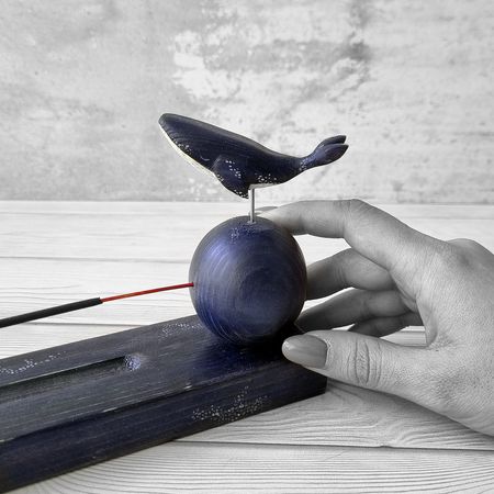 جاعودی استیکی رومیزی طرح نهنگ چوبی