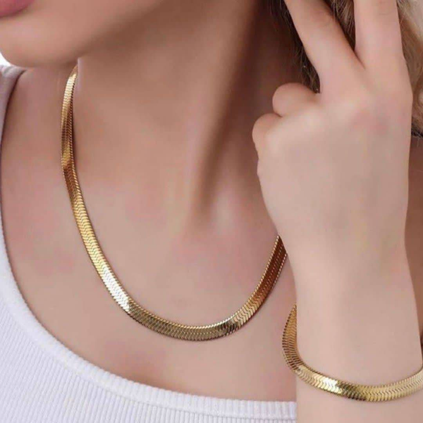 گردنبند و دستبند و پابند ماری