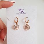 گوشواره زنانه وای اس ایکس مدل گل بابونه 3461