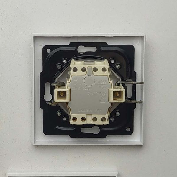 کلید زنگ ایران الکتریک مدل برلیان بسته دو عددی