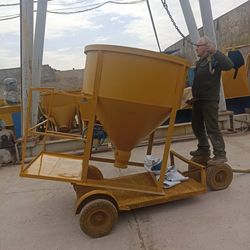 باکت بتن ریزی 500 لیتری زیر اهرمی با جای نفر