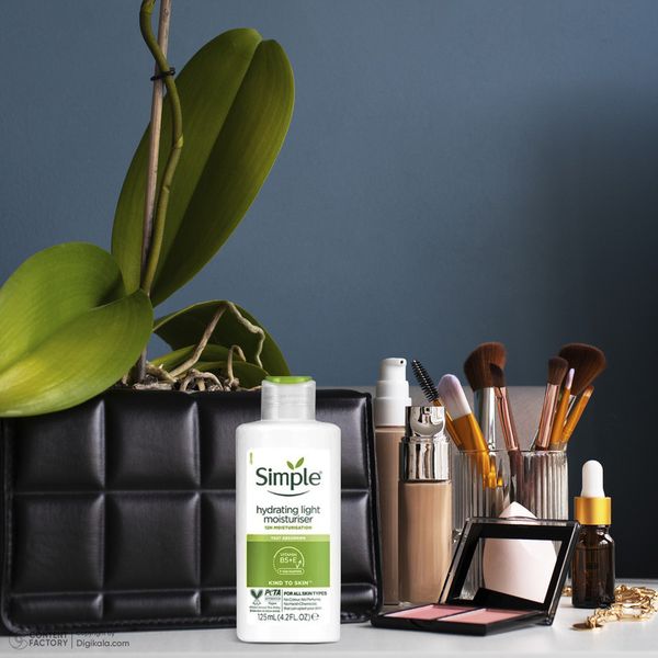 کرم آبرسان سیمپل مدل Light مناسب انواع پوست حجم 125 میلی‌لیتر