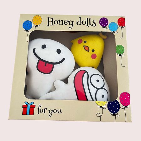 پک هدیه شامل گردالی متعجب و زبون دراز با جوجه