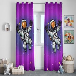 پرده اتاق کودک طرح فضانورد خوشحال کد 16