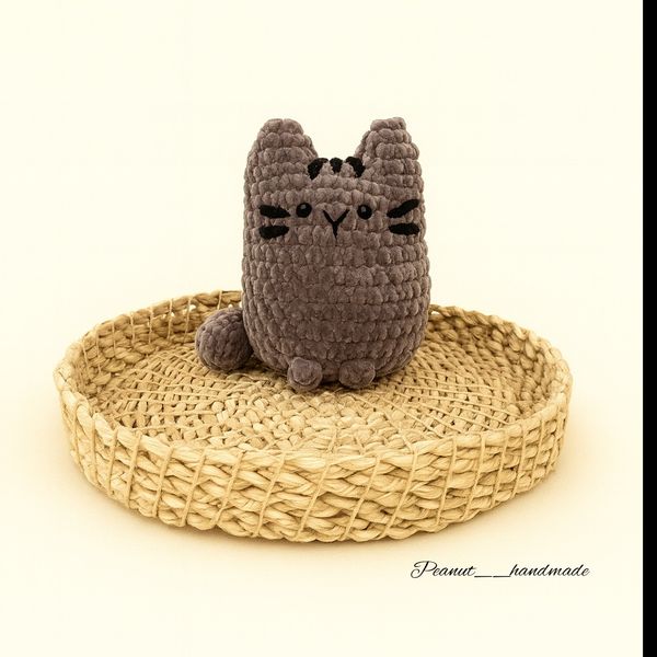 عروسک بافتنی مِشمِشی