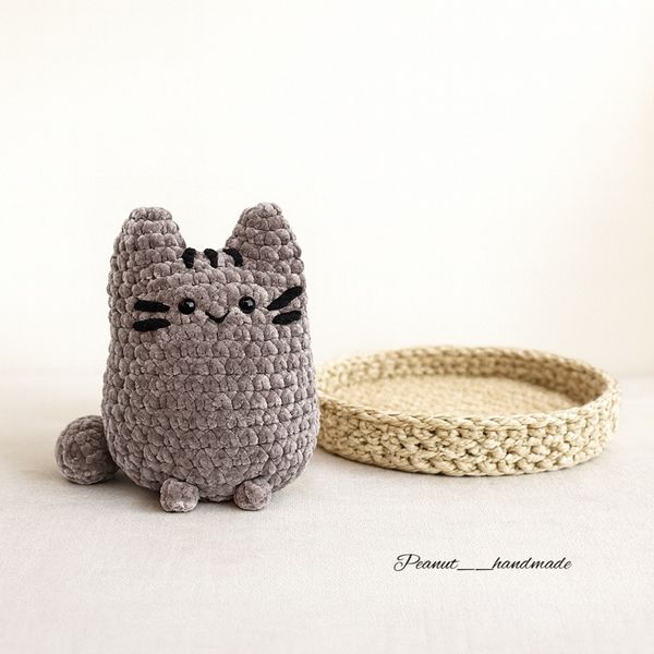 عروسک بافتنی مِشمِشی