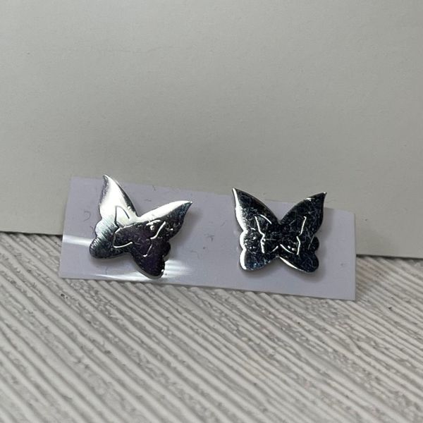 گوشواره میخی طرح پروانه کد 1