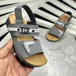 صندل پسرانه چرمی مدل سپهر برند پاپا کد 2891943