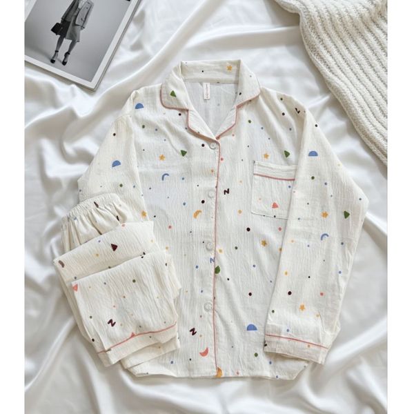 ست دو تکه بلوز و شلوار موسلین طرح هندسی رنگی ریز زمینه سفید فری سایز 38 تا 48