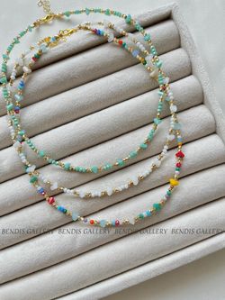 گردنبند ترک سنگی رنگی دخترانه – دست‌ساز با مهره‌های طلاکاری‌شده