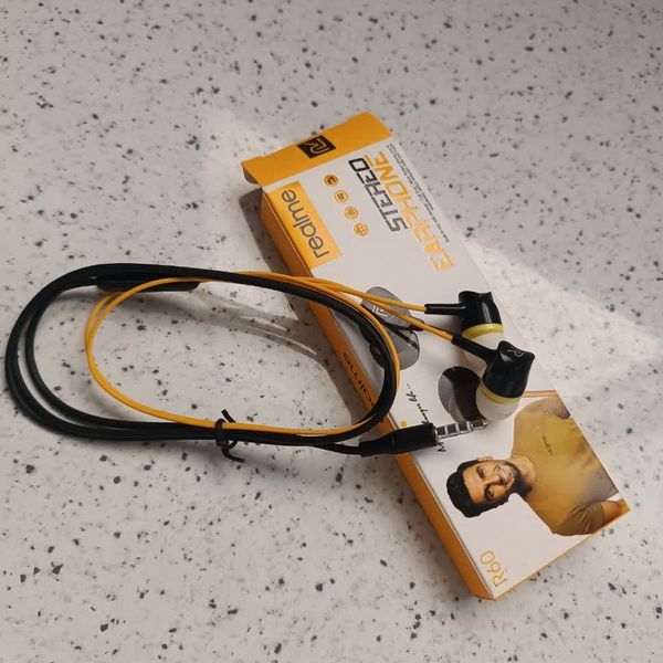 هندزفری سیمی Realme مدل R60 با صدای استریو و طراحی ارگونومیک