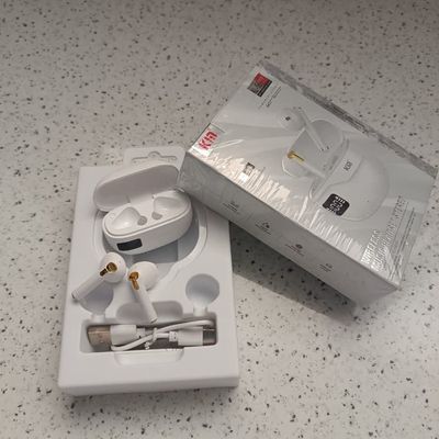 ایرپاد بلوتوثی مدل K81 با نمایشگر دیجیتال و کیفیت صدای Hi-Fi – شارژ سریع و طراحی لوکس سفید