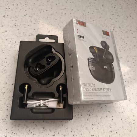 ایرپاد بلوتوثی مدل K81 با نمایشگر دیجیتال و کیفیت صدای Hi-Fi – شارژ سریع و طراحی لوکس سیاه