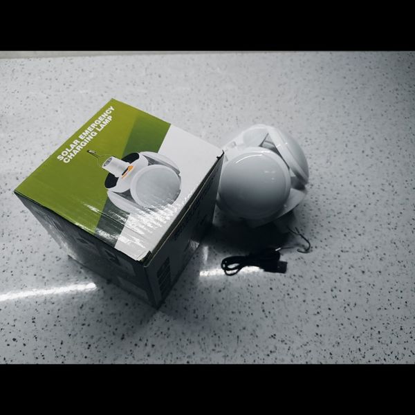 چراغ اضطراری شارژی و خورشیدی مدل 5 پره Emergency Solar Folding Lamp، با نور سفید قدرتمند و طراحی تاشو برای مواقع ضروری و سفر