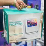 پروژکتور پرتابل SMART ظرفیت نوری 1920 لومن با صفحه نمایش تاچ