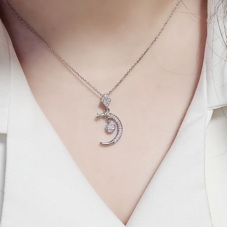 مدال نقره زنانه هلال ماه نگین دار